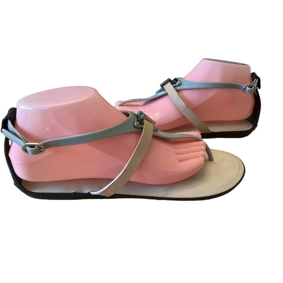 BCBGeneration “Calantha” GRAY/BEIGE T-STRAP JELLY SANDALS 10B NWOB - Picture 3 of 10